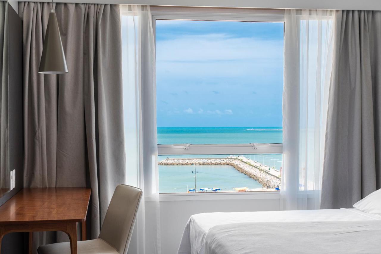 Quarto Triplo Superior com 03 camas de solteiro vista mar